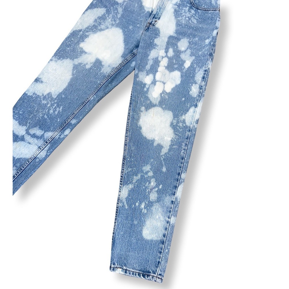 Vintage Levi's Women's Mom Jeans Tapered Size 27x30 Denim Custom Bleach Wash - Picture 4 of 16